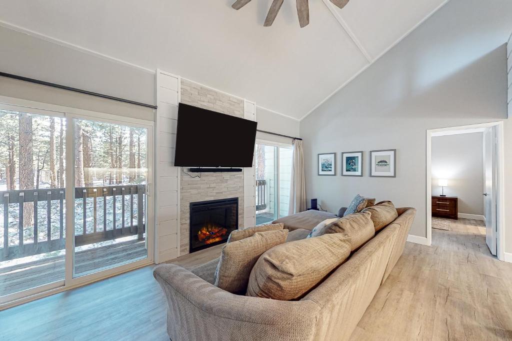 Mountain Shadows H6, Mammoth Lakes