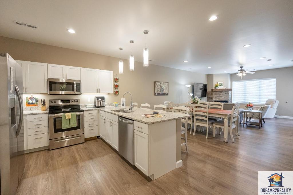 NEW BUILD - Walk-In 3BR - 2 Pools - FREE TICKETS INCLUDED - FHG-208, Branson