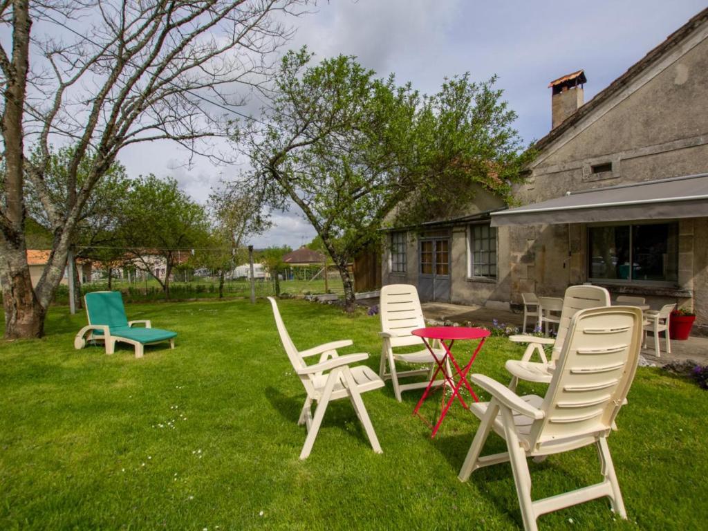 Gîte Tocane-Saint-Apre, 4 pièces, 6 personnes - FR-1-616-314