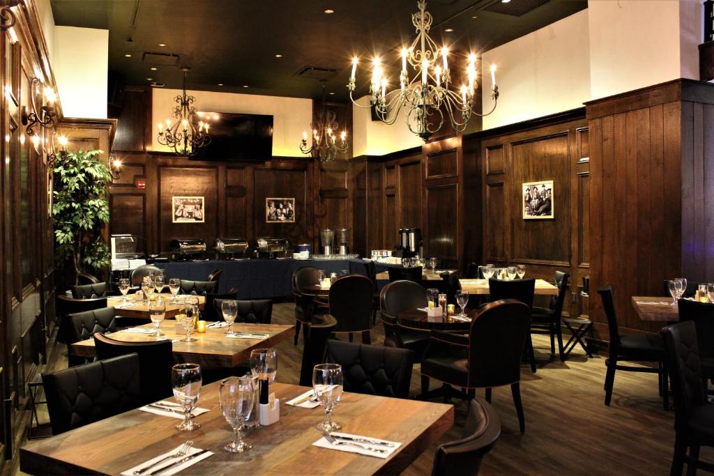Restaurant, Holiday Inn New York City - Times Square By IHG in New York (NY)