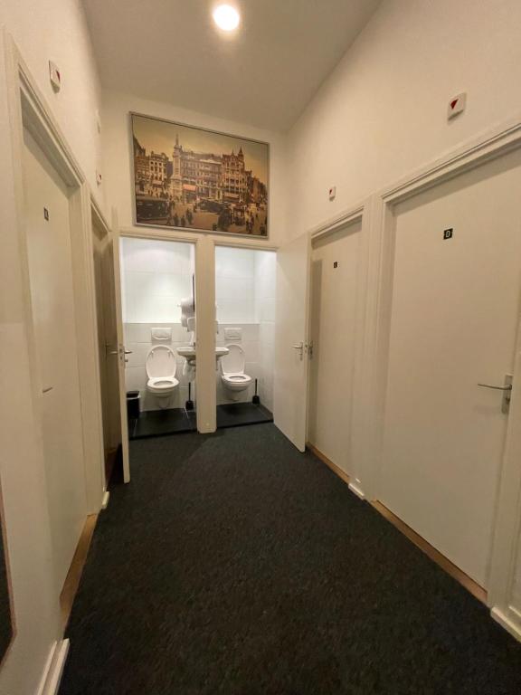 Bathroom, Budget Hotel Hortus in Amsterdam