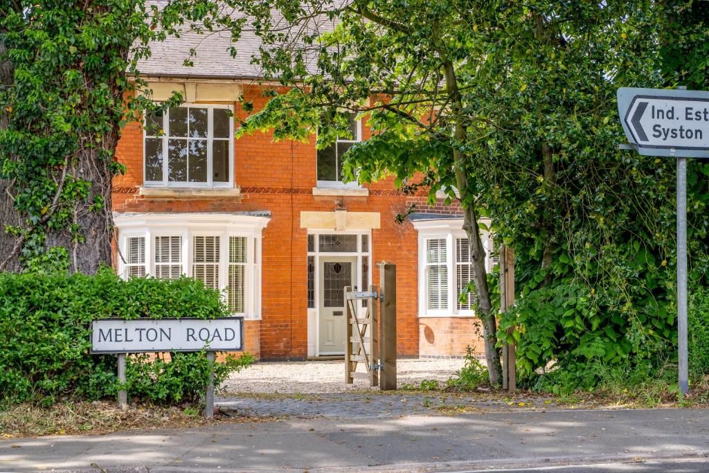 Felicity's House with Hot Tub!, Queniborough