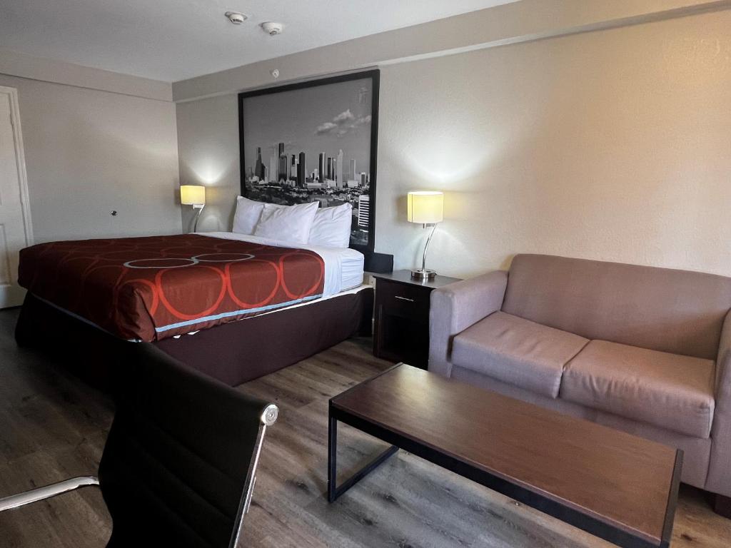 Super 8 By Wyndham Baytown/Mont Belvieu photo