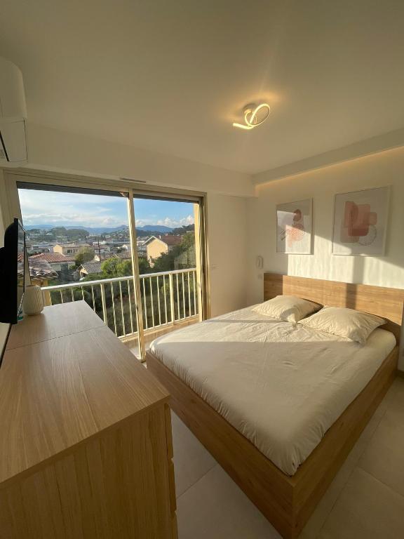 T2 au calme, proche des plages, climatisé et parking privé, Cagnes-sur-Mer