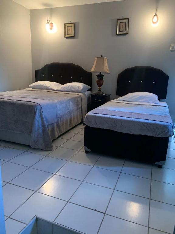 Derick's Inn, Piarco