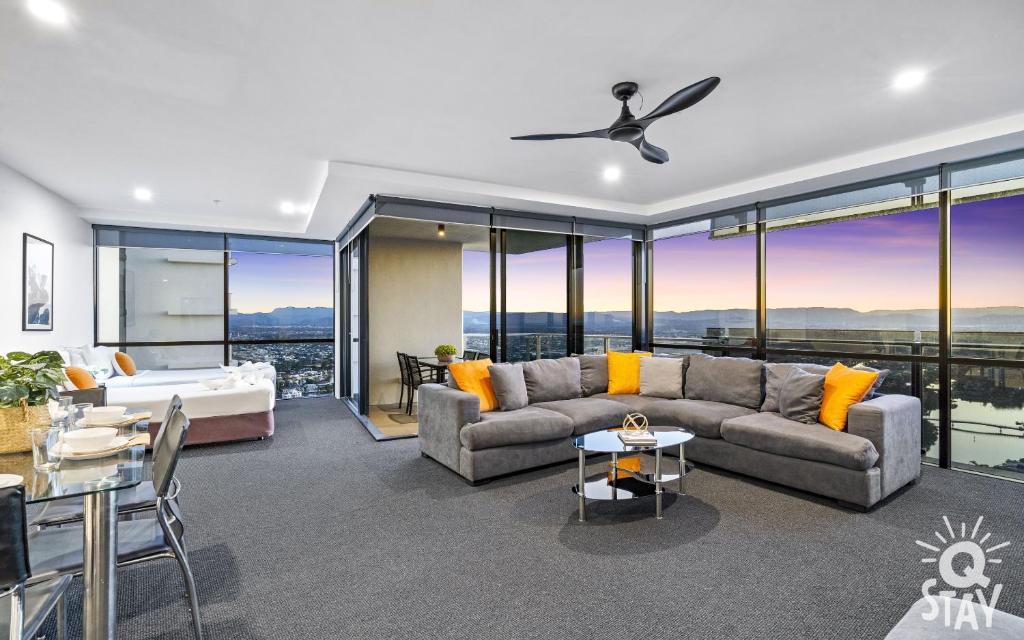 Circle on Cavill Surfers Paradise MID WEEK MADNESS DEAL - Q Stay photo