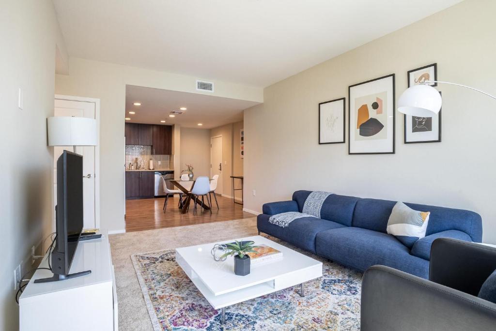 Pet-Friendly 2BR Apartment in Pleasanton wGym