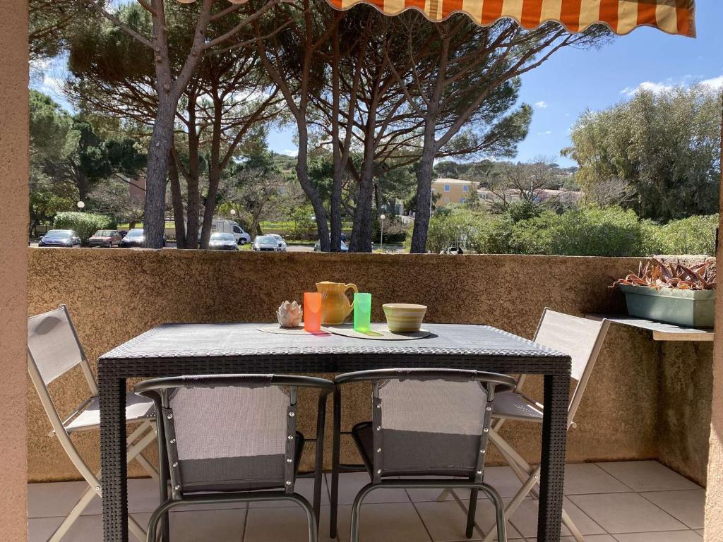 Sainte-Maxime: Appartement 2 pièces, proximité plage, parking inclus - FR-1-226-523 - 1