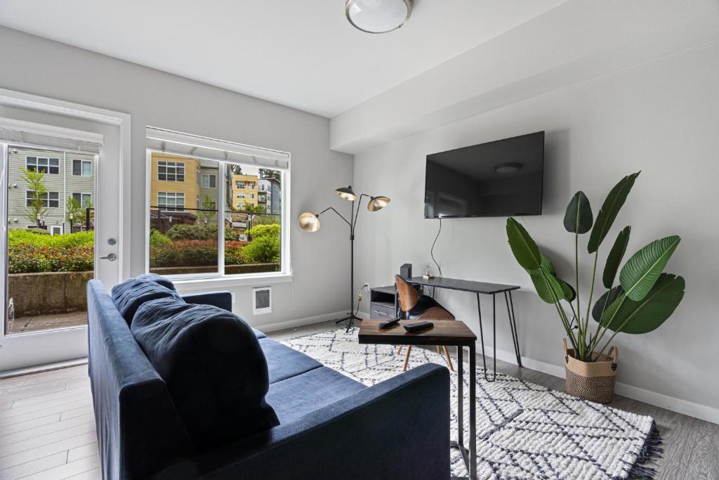 Pet-Friendly Studio in Bothell Near Trails Shops