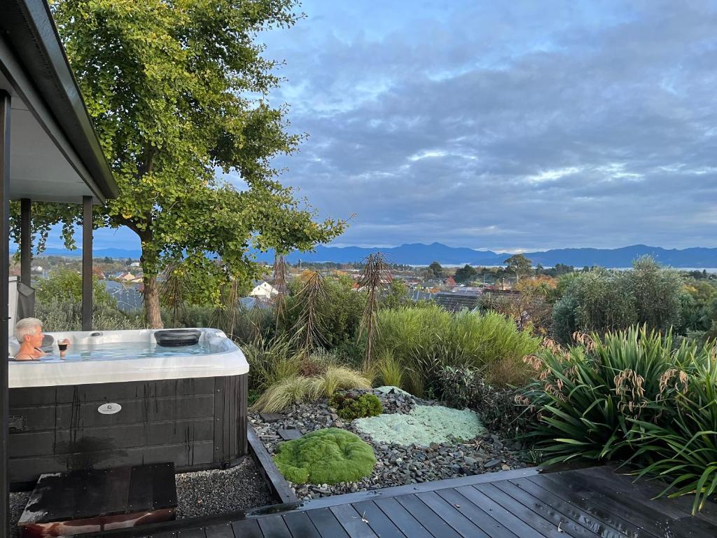 Views over Blenheim - Blenheim Holiday Home, Blenheim