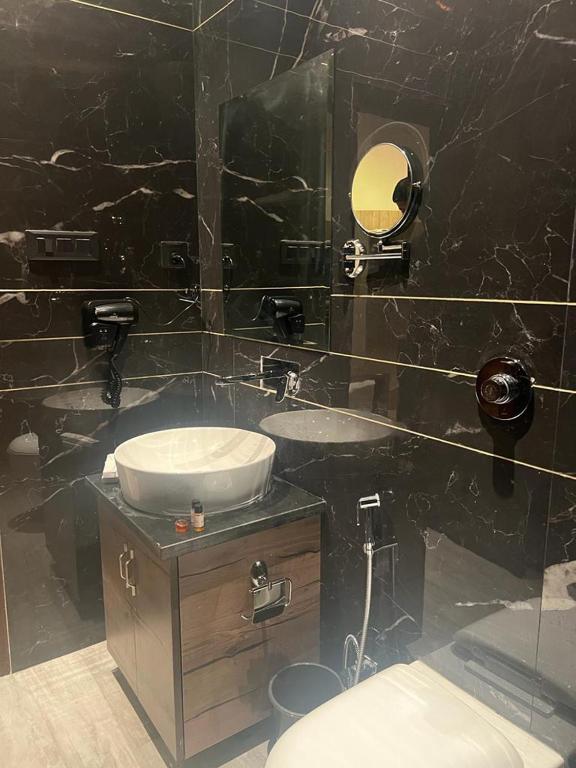 Hotel Ventures Inn photo