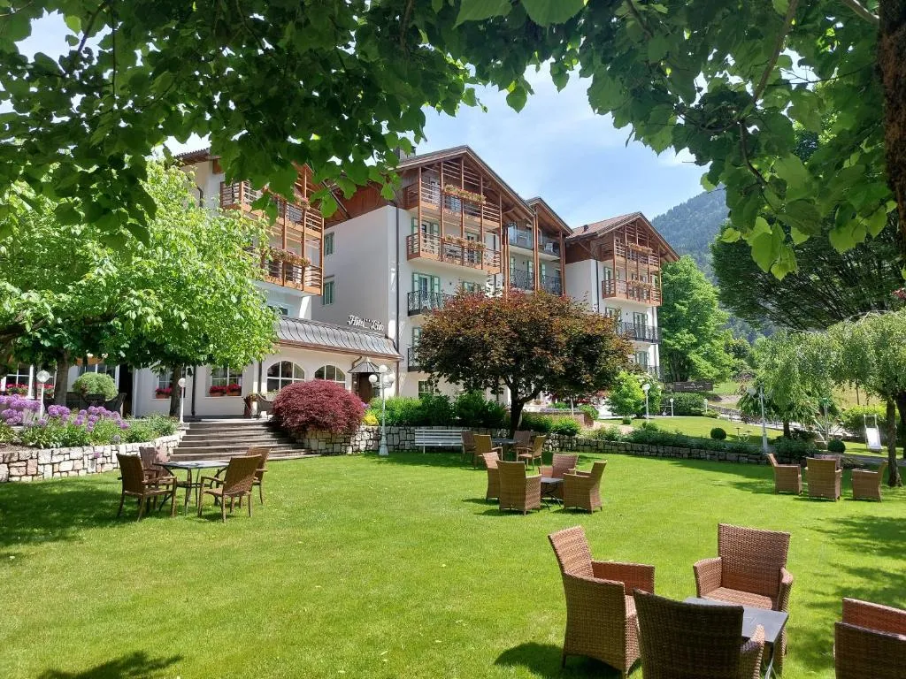 Hotel Lido - slow & natural living, hotel in Molveno
