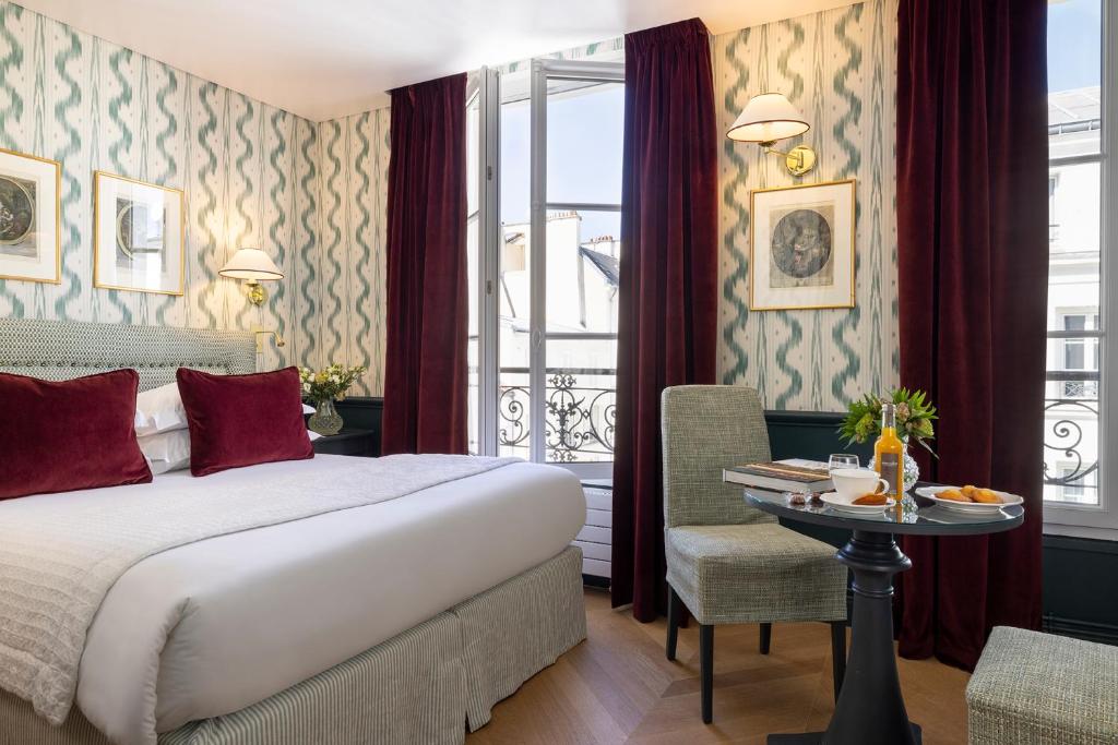 Hôtel du Champ de Mars cheap hotel room in paris