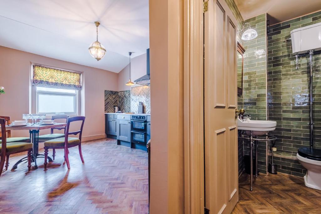 Russell Court by Orenda-Luxe, Llandudno photo 5
