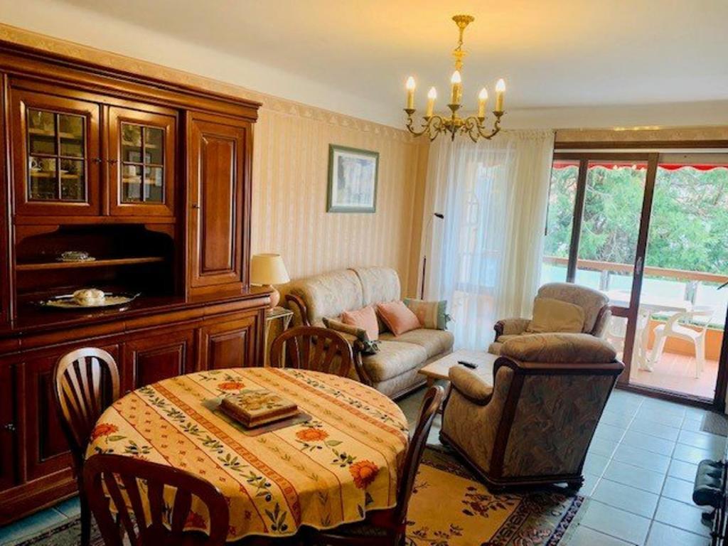 Appartement F3 avec Terrasse, Garage et Wifi - 4 Couchages - Proche Cures et Centre Ville - 2