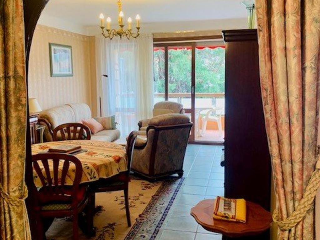 Appartement F3 avec Terrasse, Garage et Wifi - 4 Couchages - Proche Cures et Centre Ville - 4