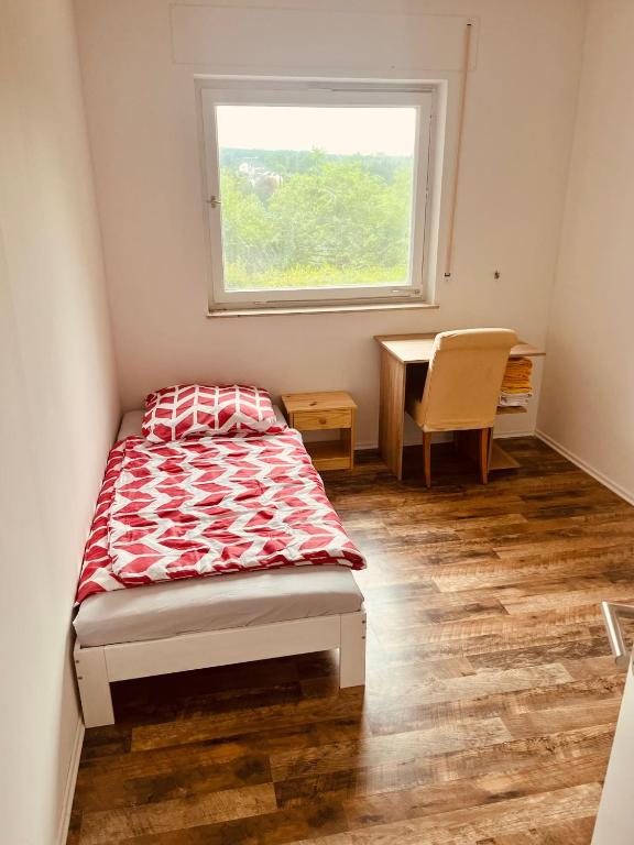 Monteure und Pendler DZ oder EZ Gemeinschaftsbad und Gemeinschaftsküche bis 7 Zimmer mit 12 Personen in der Nähe von Bonn