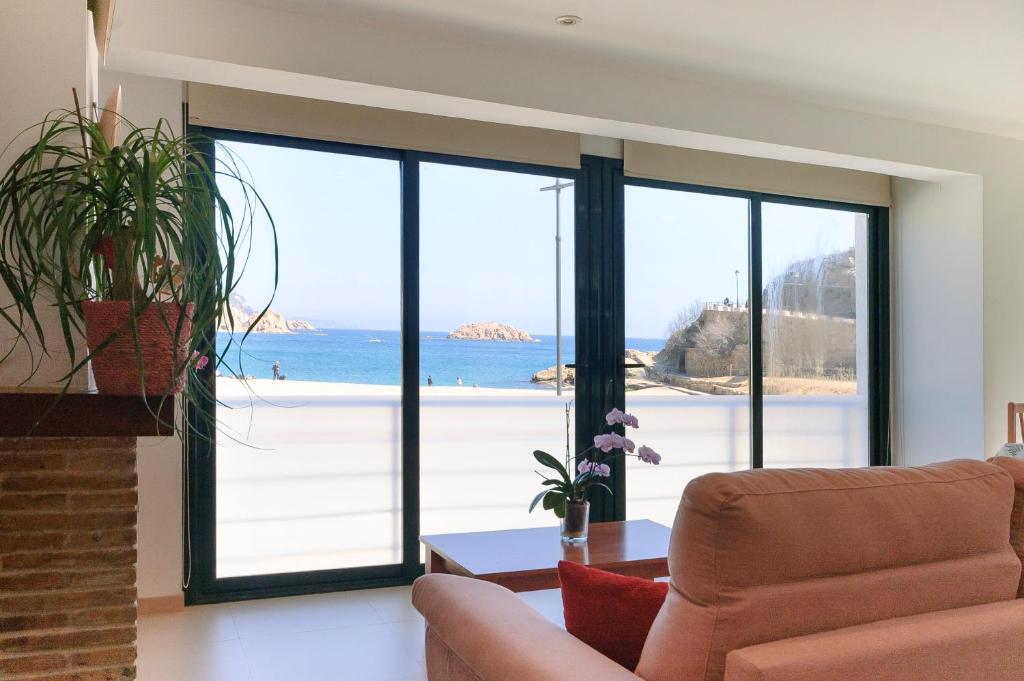 Lets Holidays AMAZING APARTMENT SEA VIEWS IN TOSSA - 3