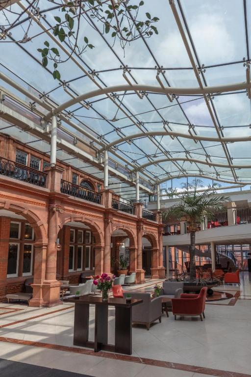 フロント・ロビー