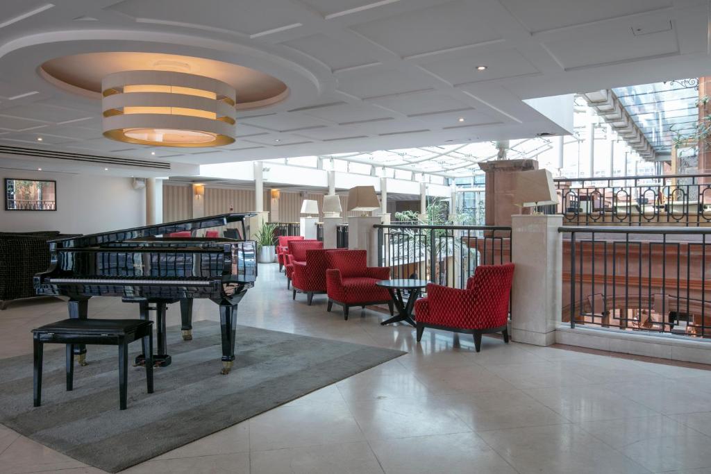 フロント・ロビー