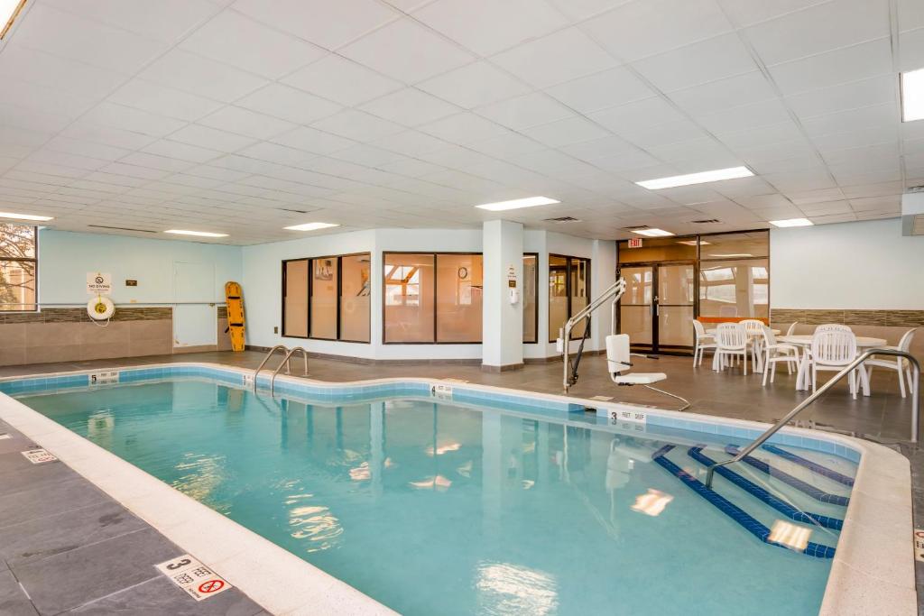 Comfort Inn & Suites Watertown - 1000 Islands photo