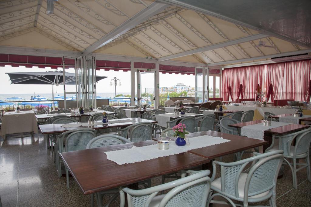 Hotel Elpiro — Restaurant & bars in Jesolo, Veneto