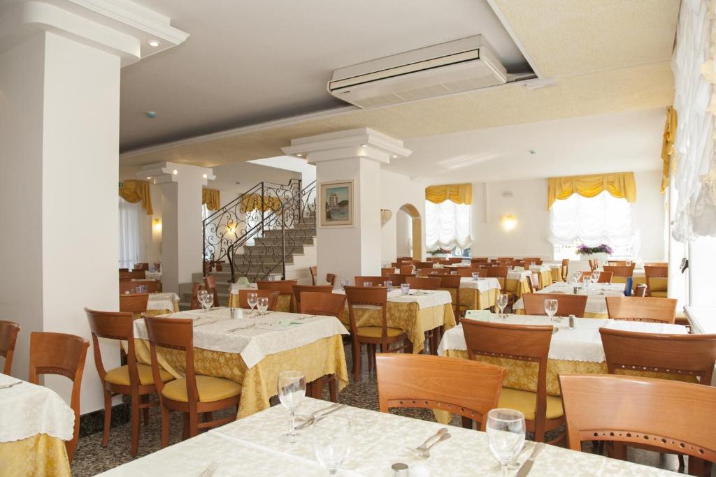 Hotel Elpiro — Restaurant & bars in Jesolo, Veneto