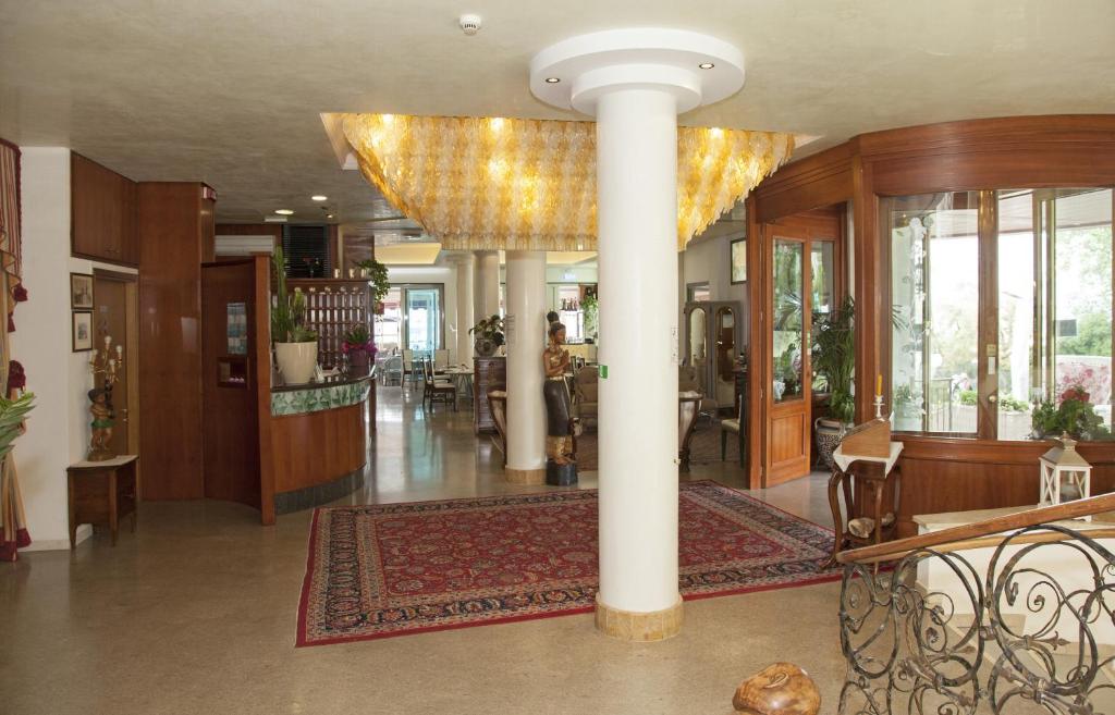 Hotel Elpiro — Hotel building in Jesolo, Veneto