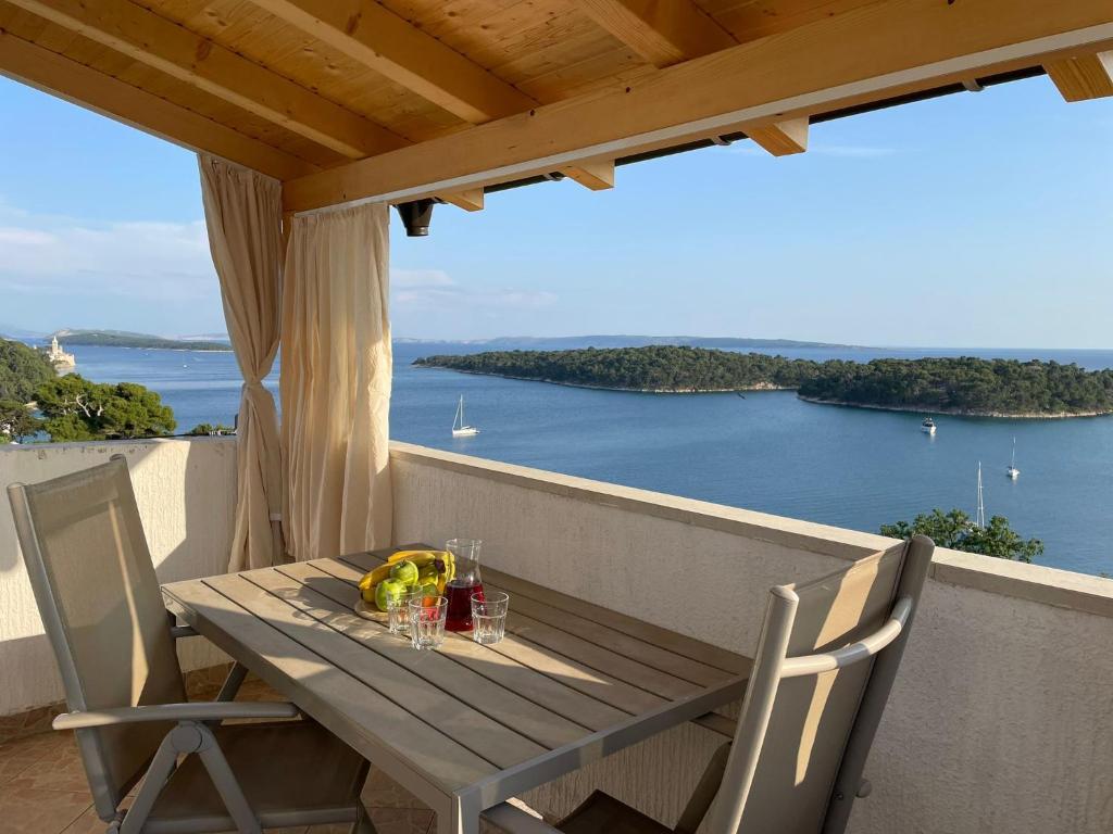 Apartmani Maris II — Hotel in Rab