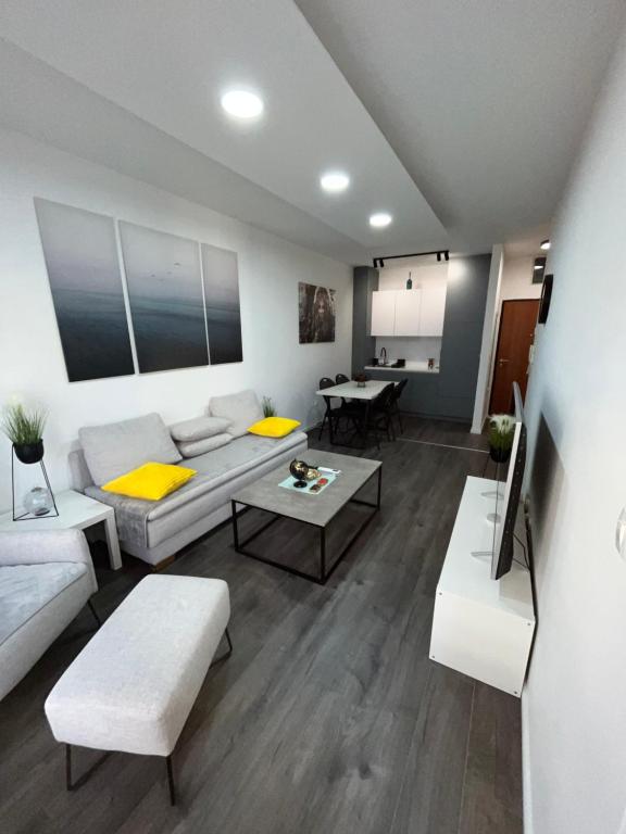 Goldmar Apartment -couples favourite-free garage parking - 4
