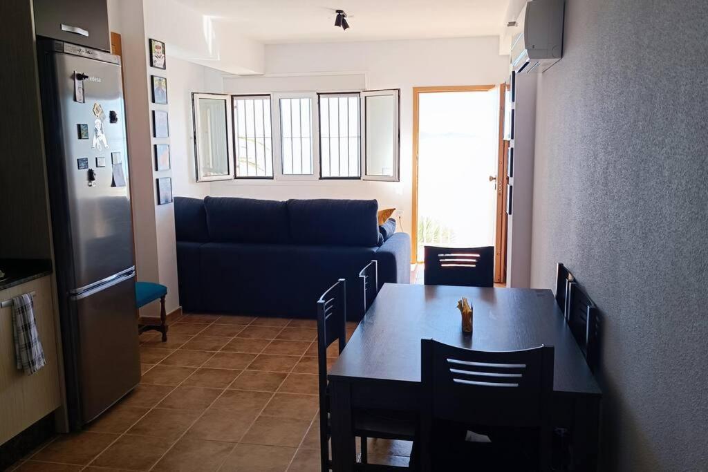 Top Floor Apartment Beachhouse, Beautiful sea view, on the beach! - 3