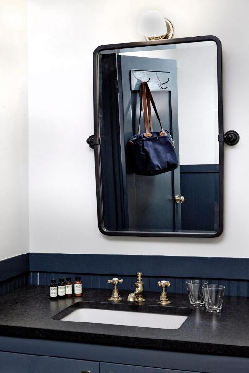 Anvil Hotel photo