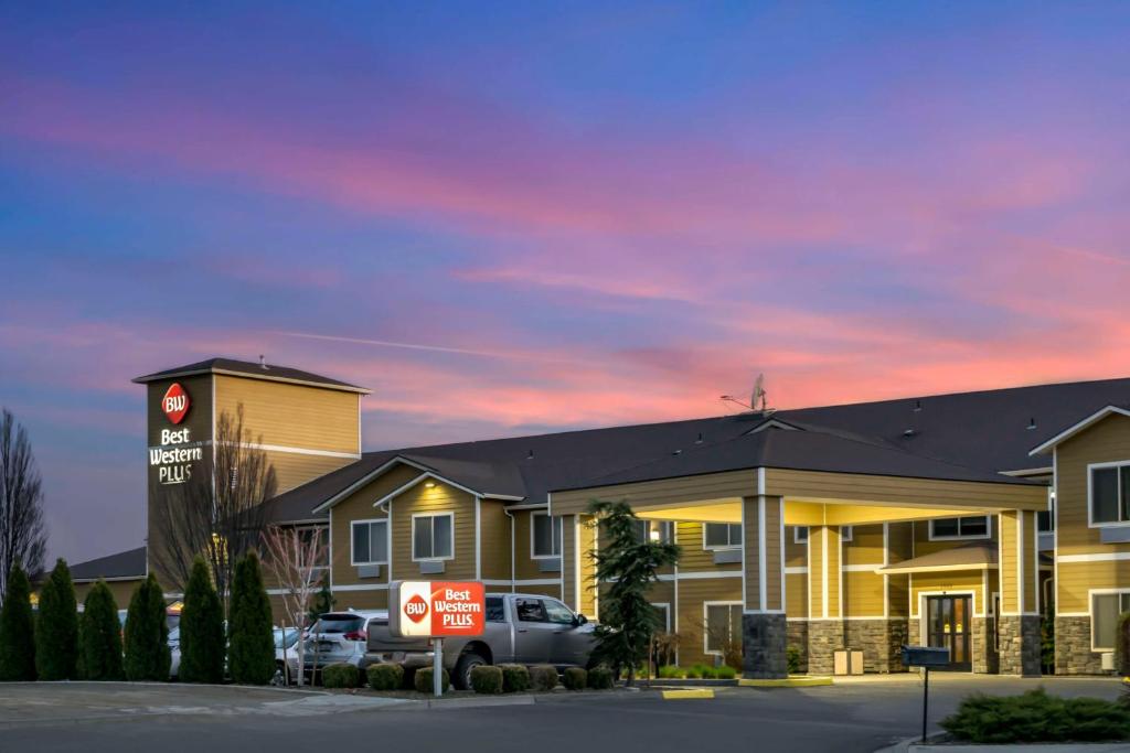 Best Western PLUS Grapevine Inn photo
