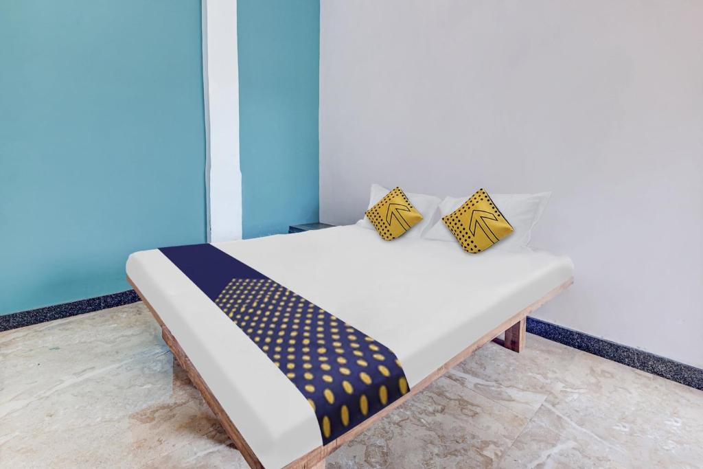 Super OYO Flagship Bhalkeshwar Lodging