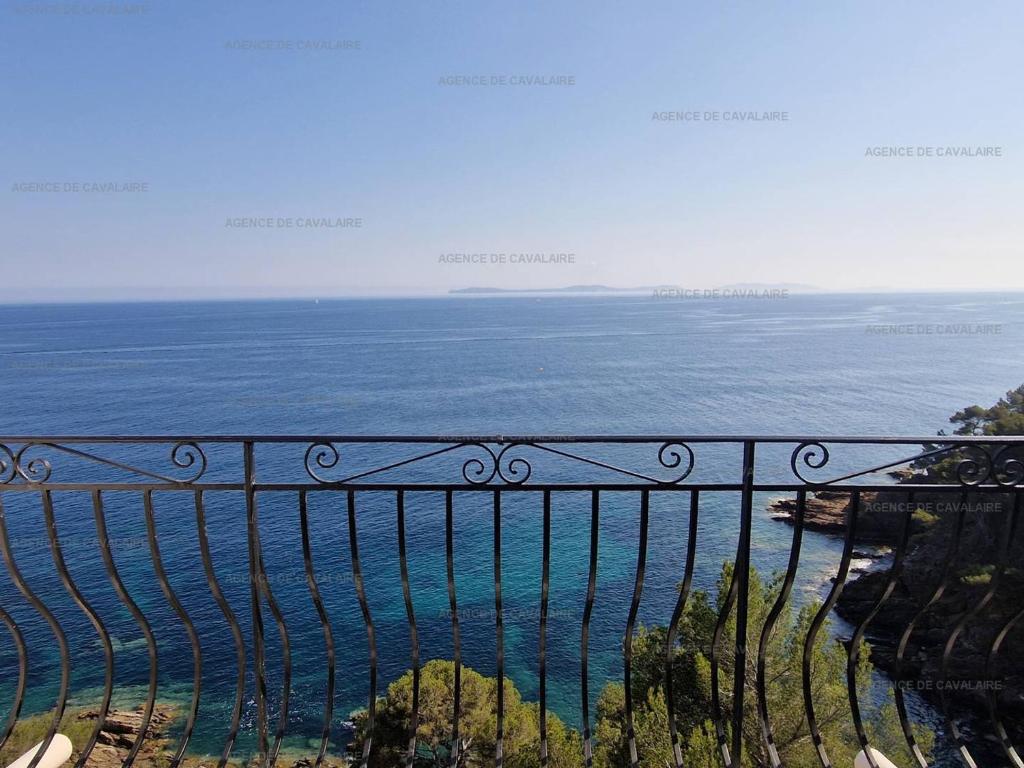 Appartement rénové 2 chambres avec clim, wifi, et parking à Cavalaire-sur-Mer - FR-1-100-308 - 2