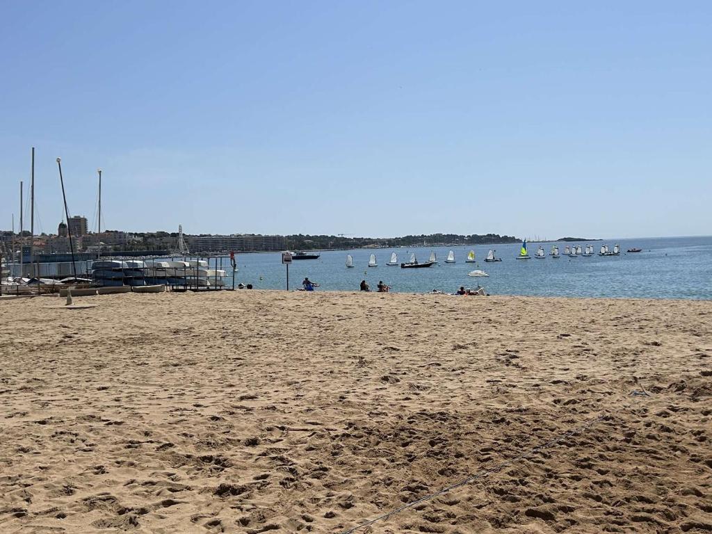 Studio Cabine 4 Pers avec Aperçu Mer, Proche Plage, Terrasse, Parking Privé et Clim à Fréjus - FR-1-226A-158 - 2
