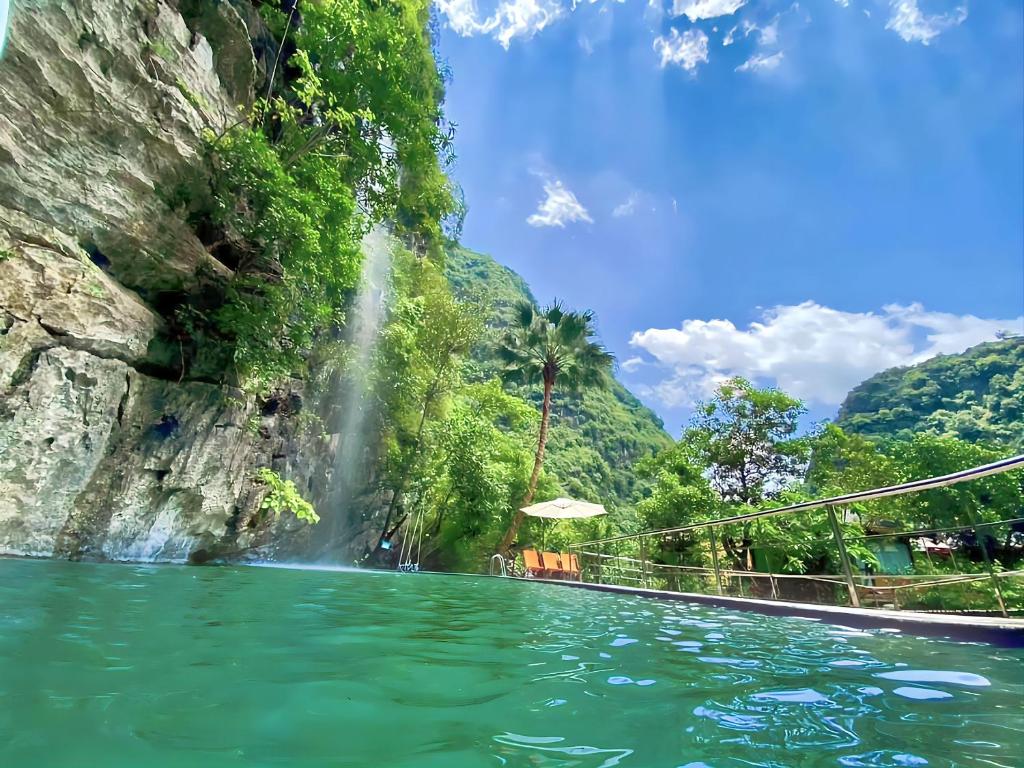 Thung lung xanh Trang An