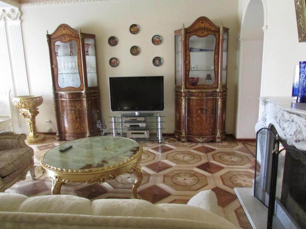 Apartments on Bolshaya Konyushennaya 13 photo