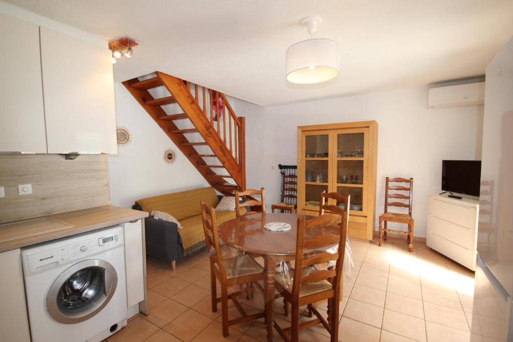 Agréable Maison de vacances climatisee, 2 chambres pour 5 couchages, Résidence securisee avec piscine commune LE CLOS DE SOCORRO, 800m de la plage Portiragnes plage LRCS95 - 5