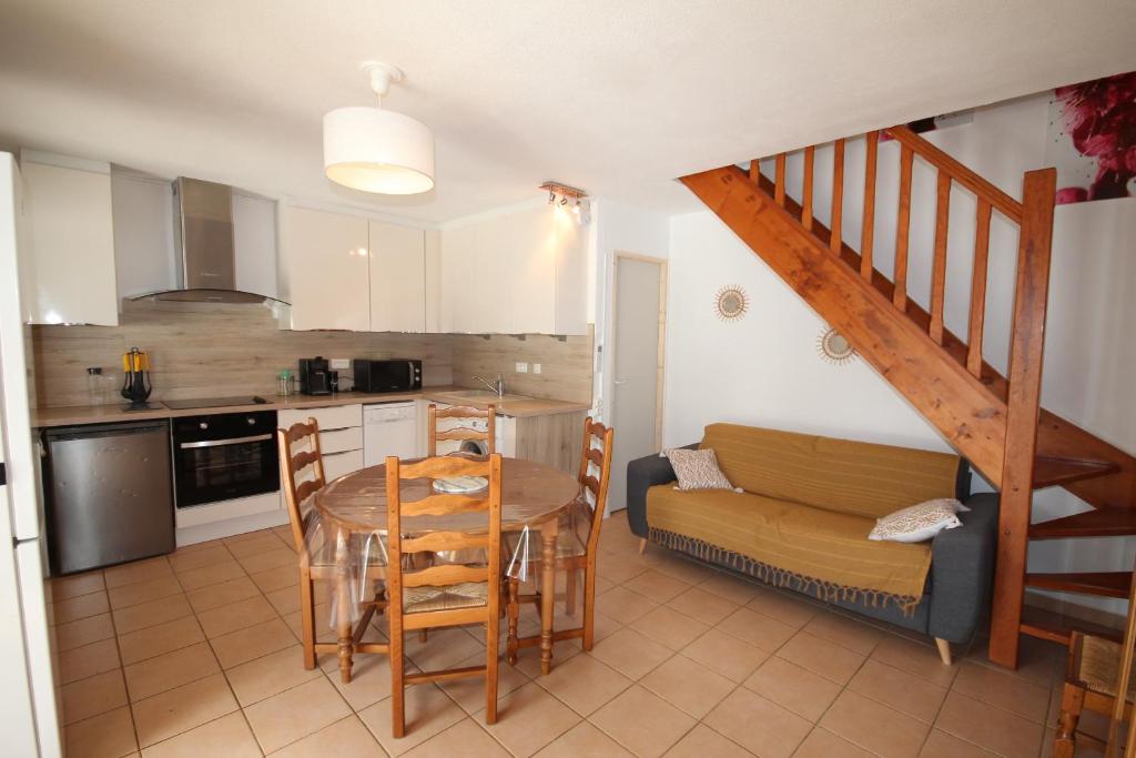 Agréable Maison de vacances climatisee, 2 chambres pour 5 couchages, Résidence securisee avec piscine commune LE CLOS DE SOCORRO, 800m de la plage Portiragnes plage LRCS95 - 4