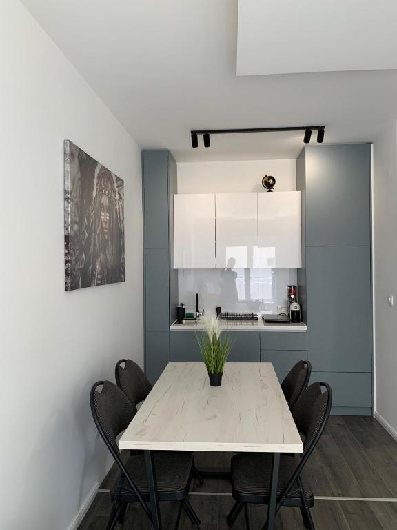 Goldmar Apartment -couples favourite-free garage parking - 2