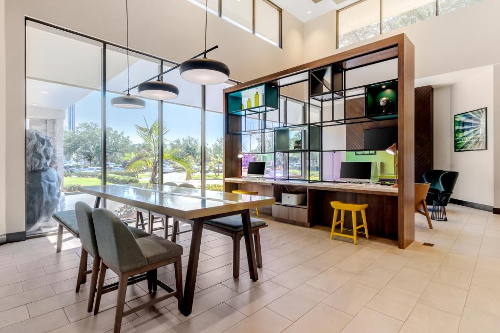 Shared lounge/TV area