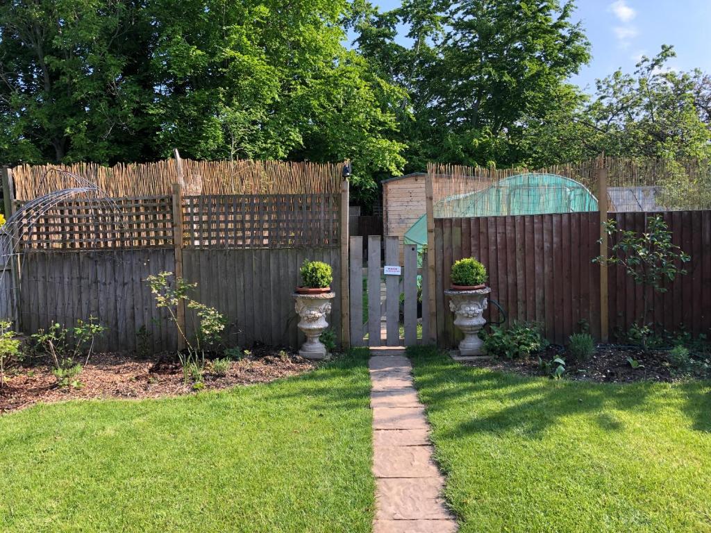 Residential 3 bed house Harnham photo