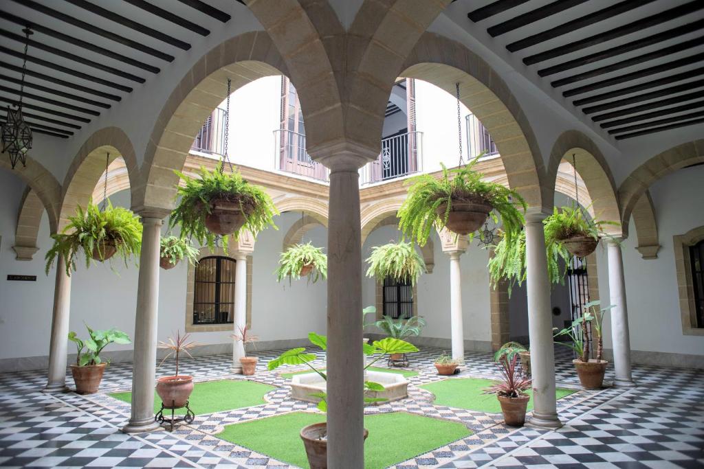 GATU PREMIUM Apartamento Palacio Oneto con Jardín Privado " Preferente mayores de 25 años y familias " - 4