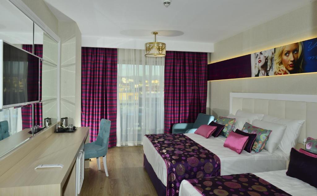 Azura Deluxe Resort & Spa - Ultra All Inclusive — Hotel rooms in Avsallar