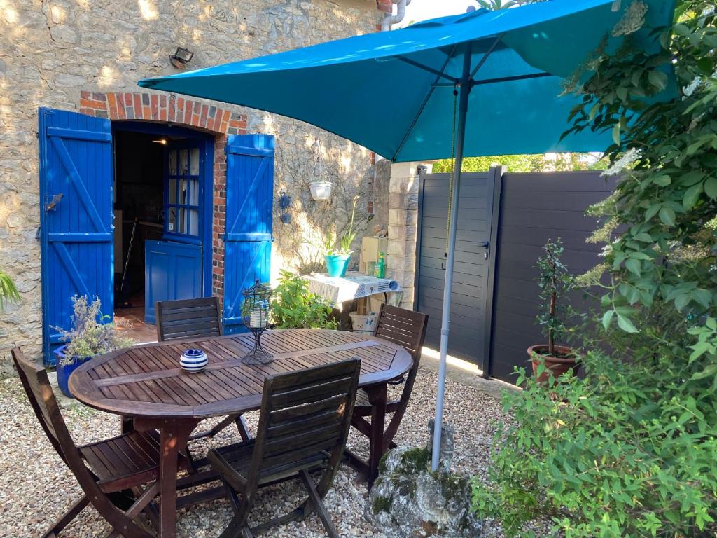 Theuville maison les Bornes 전경