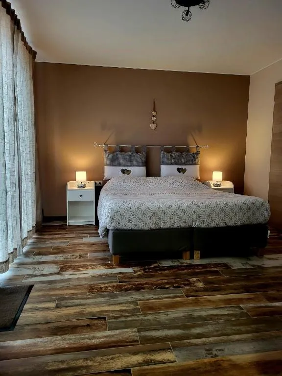 Les chambres de la fontaine de brul，位于Sainte-Ode的酒店