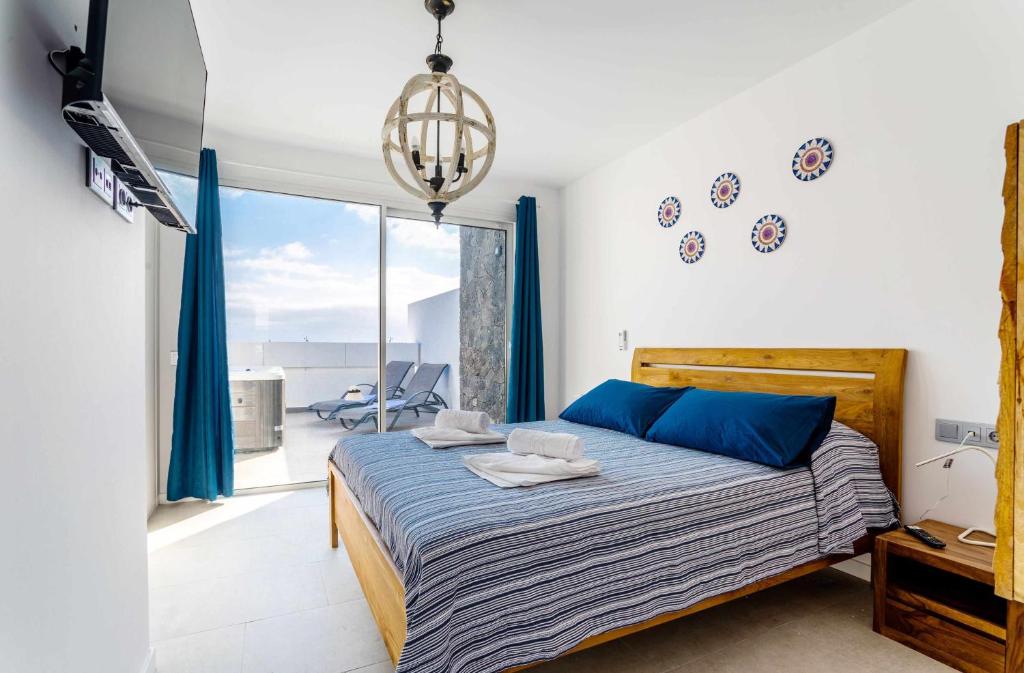 Monterey House Playa Blanca - 2
