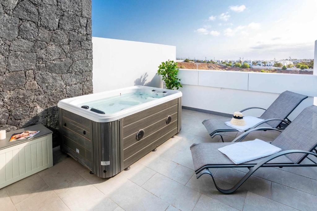 Monterey House Playa Blanca - 1