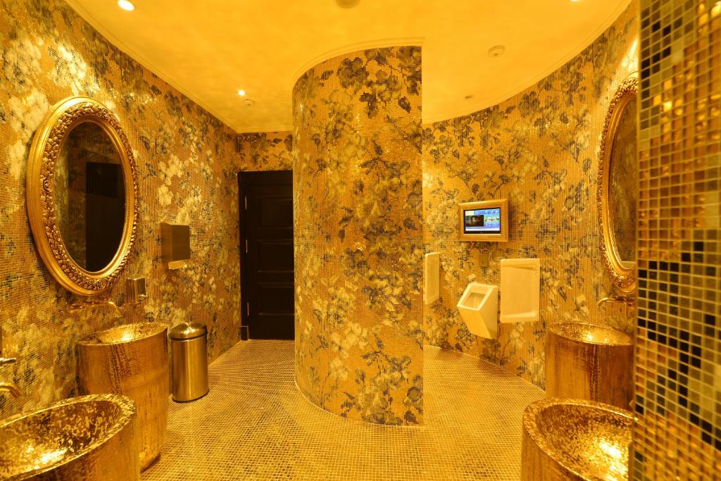 Azura Deluxe Resort & Spa - Ultra All Inclusive — Restaurant & bars in Avsallar